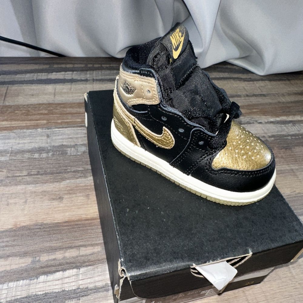 Baby Jordan’s 1 Retro High OG (TD) Black Metallic Gold-Sail Size 4C Toddler